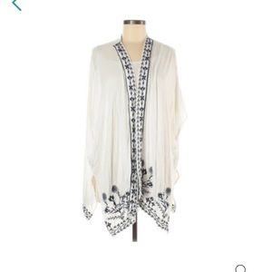 Knox Rose Kimono: White Solid Tops -
